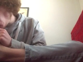 Young Twink Sucking Coronate Reply To Feet